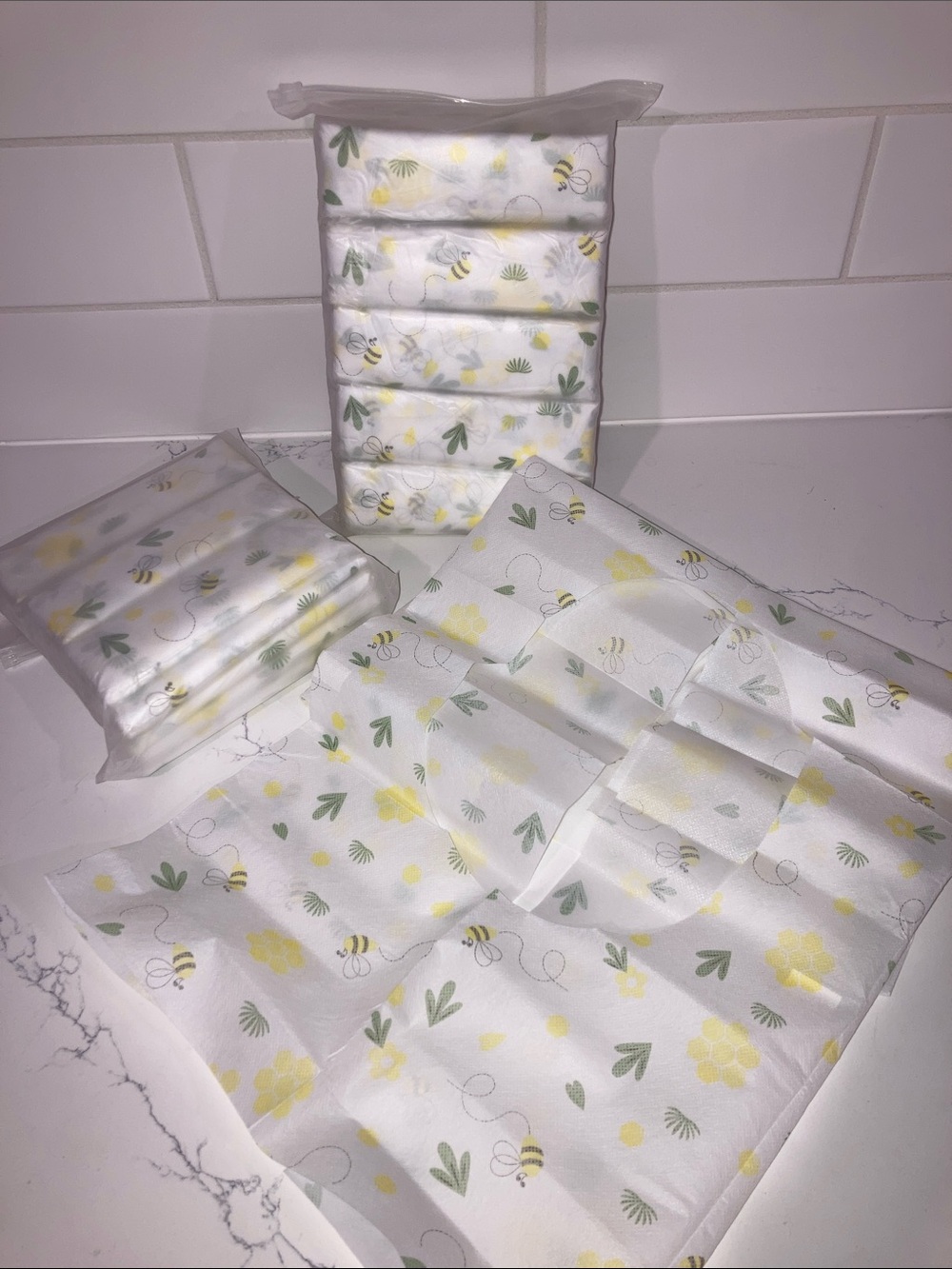 (FREE W/ BUNDLE) Disposable Toilet Seat Covers Bee & Flower Print - 35pc
